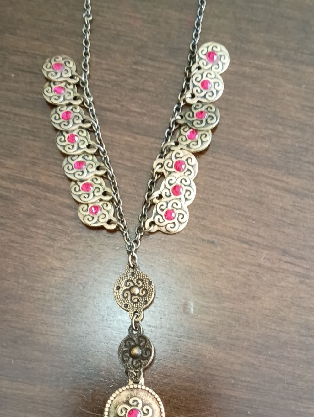 Vintage-Style Gold Tone Necklace with Pink Accents